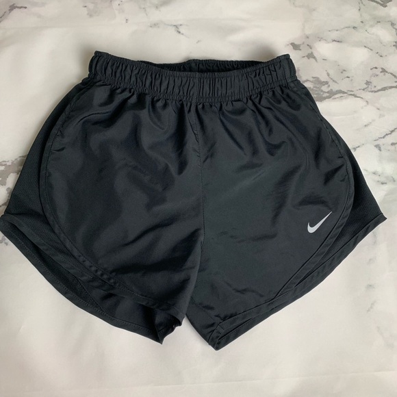 Nike women’s 3” Dry Tempo core running shorts - Picture 7 of 8